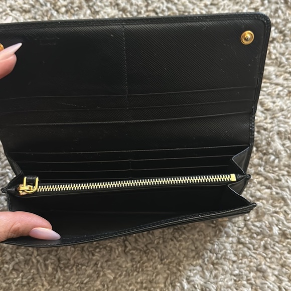 Prada black leather wallet - Picture 3 of 4
